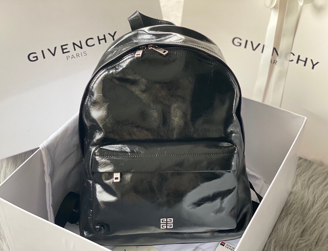 Gienvchy_Backpack-28x40x